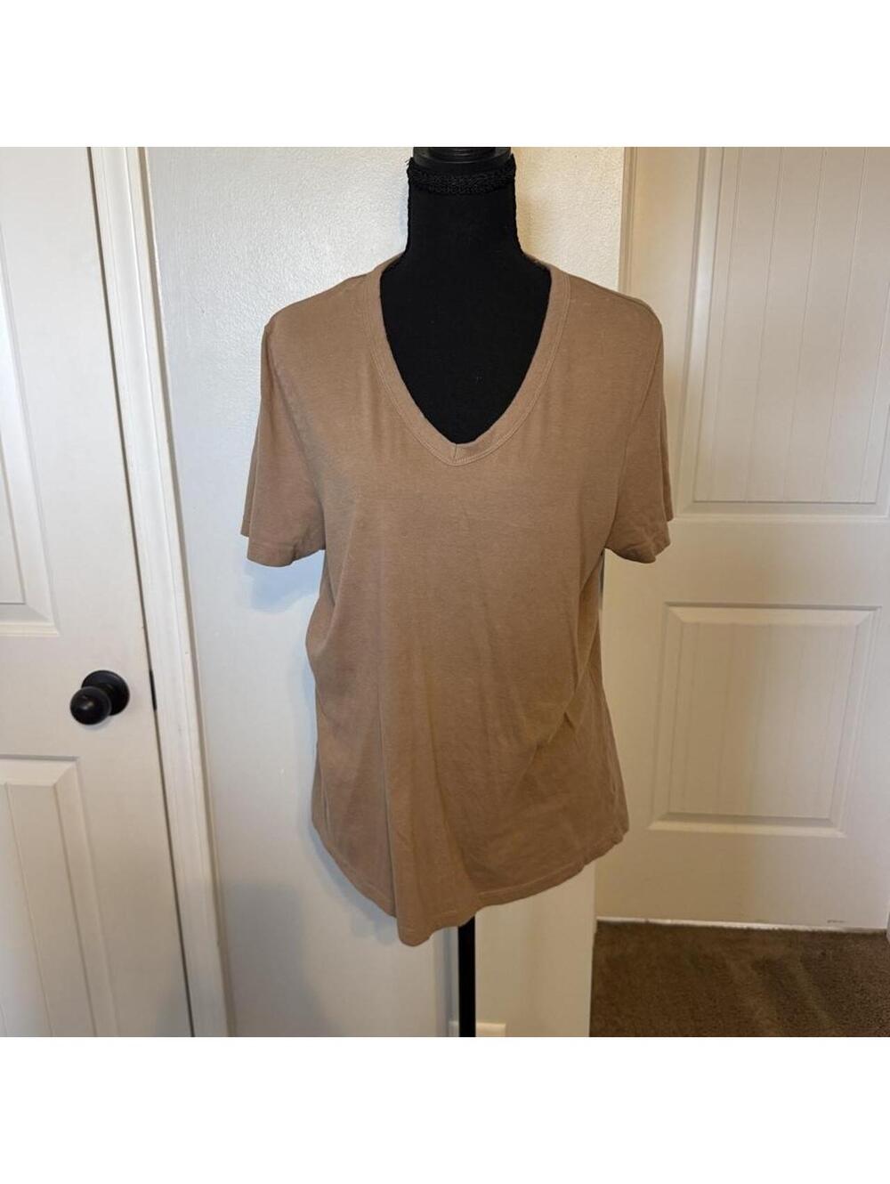 Universal Thread Women's Tan Tshirt